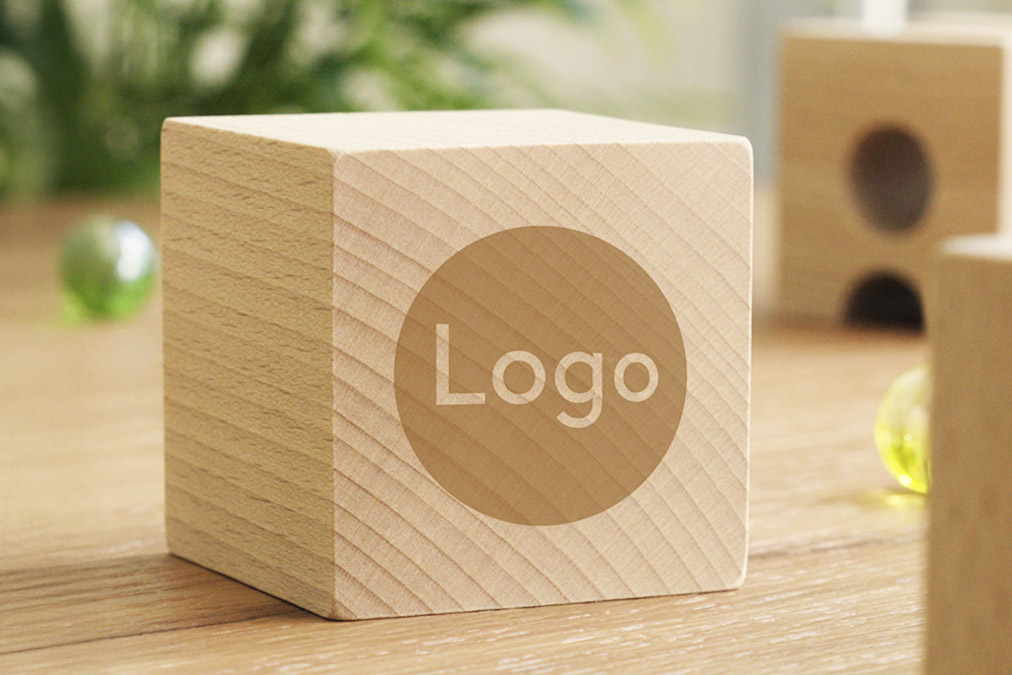 CUBORO Würfel mit einem Platzhalter für eine individualisierbare Logo Gravur